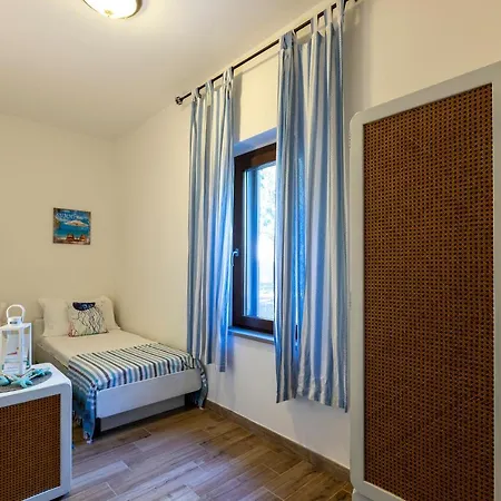 Sardinia Re - Pelosa Feriehus *